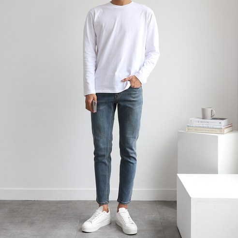 베이직한 정사이즈로 제작된 사계절용 남녀공용 티셔츠