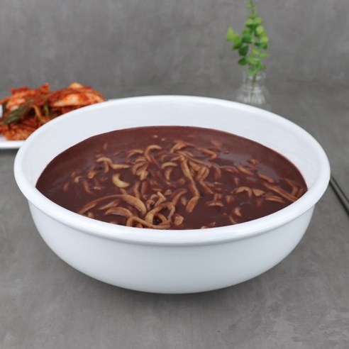 백색의 미학으로 식탁을 빛내다