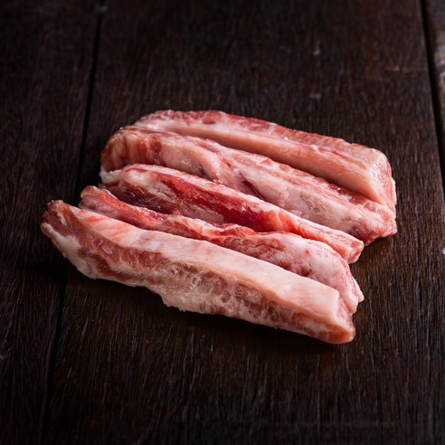 풍부한 풍미와 육즙이 넘치는 엉파 이베리코 베요타