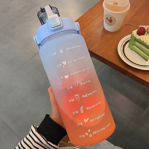 [SW] 2L 대용량 물병 밀짚 컵 고온 플라스틱 물 컵 시간 규모 서리로 덥은 야외 스포츠 커플 컵, 색깔1, 2L   64OZ
