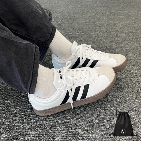 (백화점 정품) 아디다스 스니커즈 화이트 블랙 데일리 신발 운동화 남녀공용 발편한 이쁜 운동화 스포젠가방