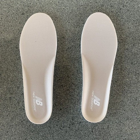 발걸음에 생기를 불어넣는 뉴발란스 컬러풀 인솔