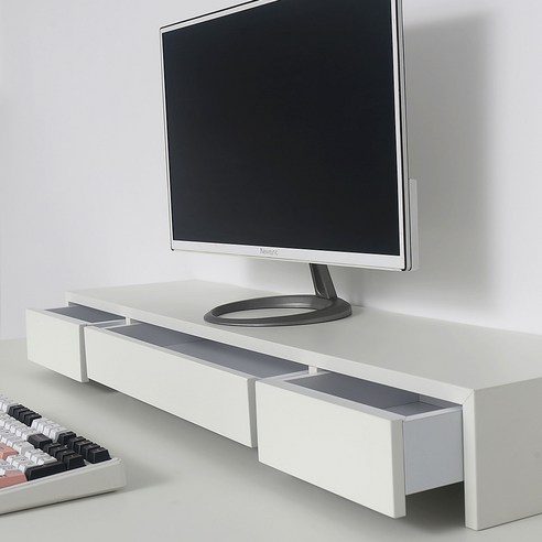 좁은 책상, 깔끔한 수납과 바른 자세를 위한 모니터 받침대 선택