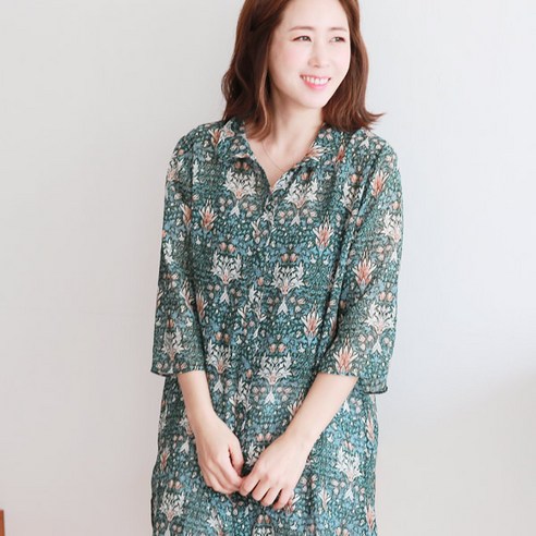 40대와 50대 중년 여성을 위한 세련되고 편안한 크라운 루즈핏 셔츠 블라우스