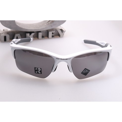 오클리 하프 자켓 2.0 XL: 선명한 시야로 완성하는 완벽한 라운딩