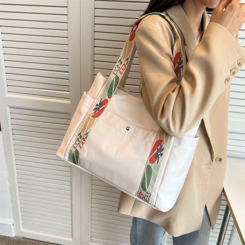 편안함과 스타일을 모두 갖춘 완벽한 데일리백