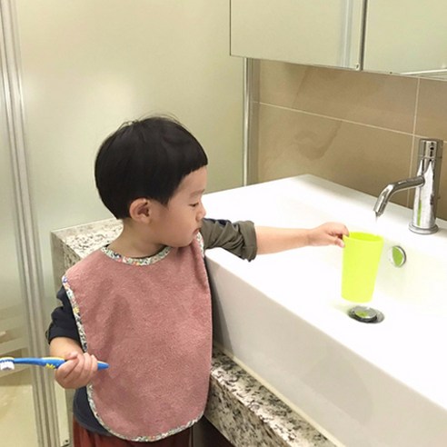 편안하고 즐거운 아이 세수 시간을 위한 5달러케이크 세수턱받이