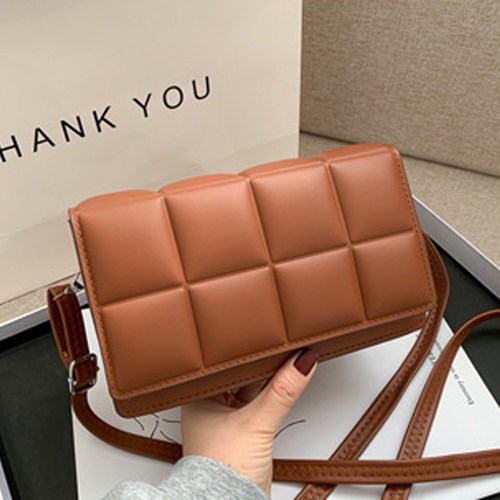 초콜릿 격자 무늬 메신저 가방