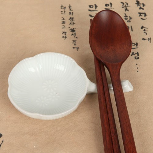 소스수저받침