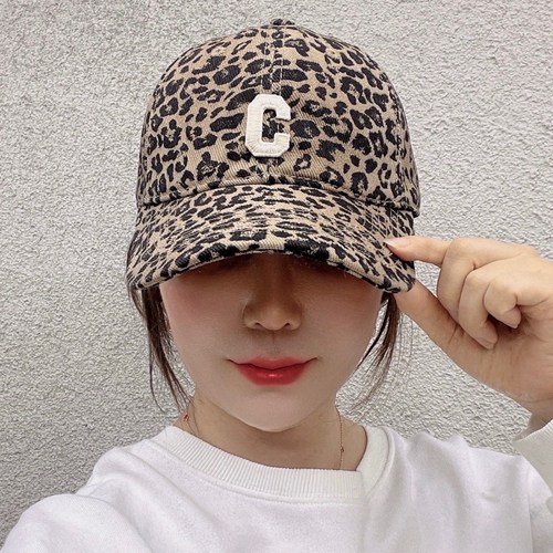 [당일출고] 슈프롬슈 자수로고 얼굴작아보이는 레오파드 호피 볼캡 캡모자