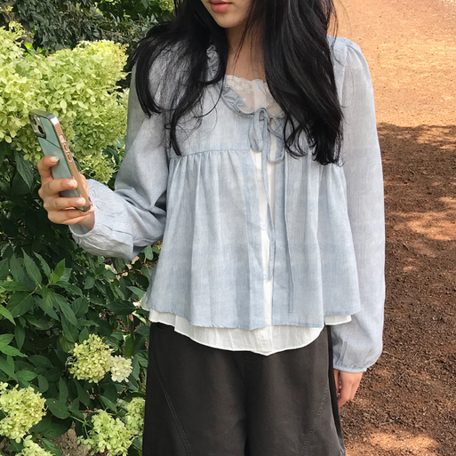 페트리코어 일체형 레이어드 프릴 스트라이프 블라우스