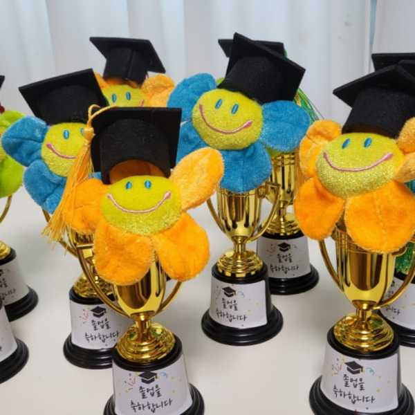  온리샵 트로피 학사모 스마일 인형 졸업식 꽃다발, 1개 