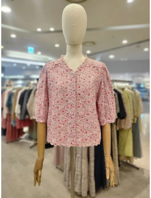 써스데이아일랜드 펀칭 자수 원단 블라우스 T242MBL141W