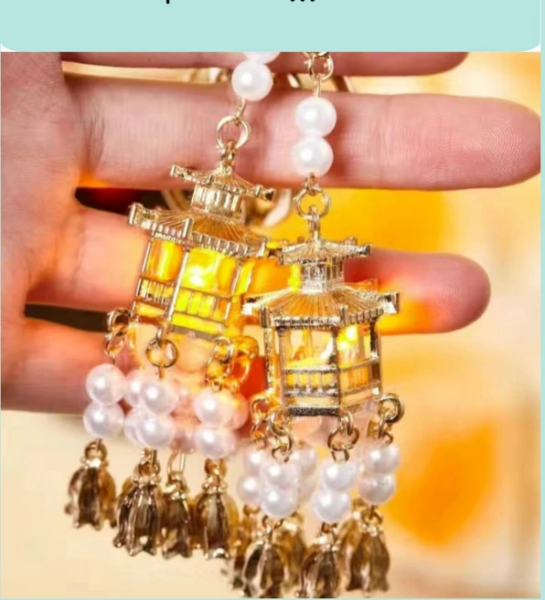 키링 자동차 키홀더 피규어 가방고리 열쇠고리 국립중앙박물관굿즈 행운 불켜지는키링, 1개, 골드색