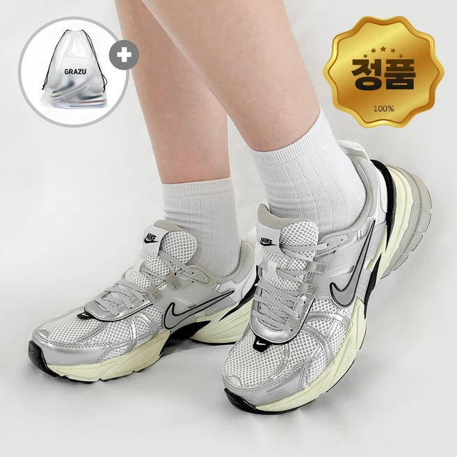 [국내정품 오늘출발] 나이키 v2k 런 발편한 키높이 여성 쿠션 운동화 메탈릭 실버 GRAZU 파우치