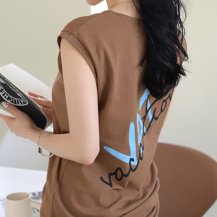 데일리앤 브리즈 레터링 브이넥 민소매 나시티셔츠 데일리앤 브리즈 레터링 브이넥 민소매 나시티셔츠
