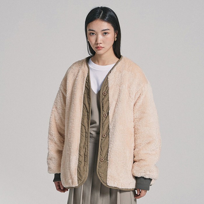 REVERSIBLE QUILTING-FUR JACKET khaki 대표 이미지 - 누빔 패딩 추천