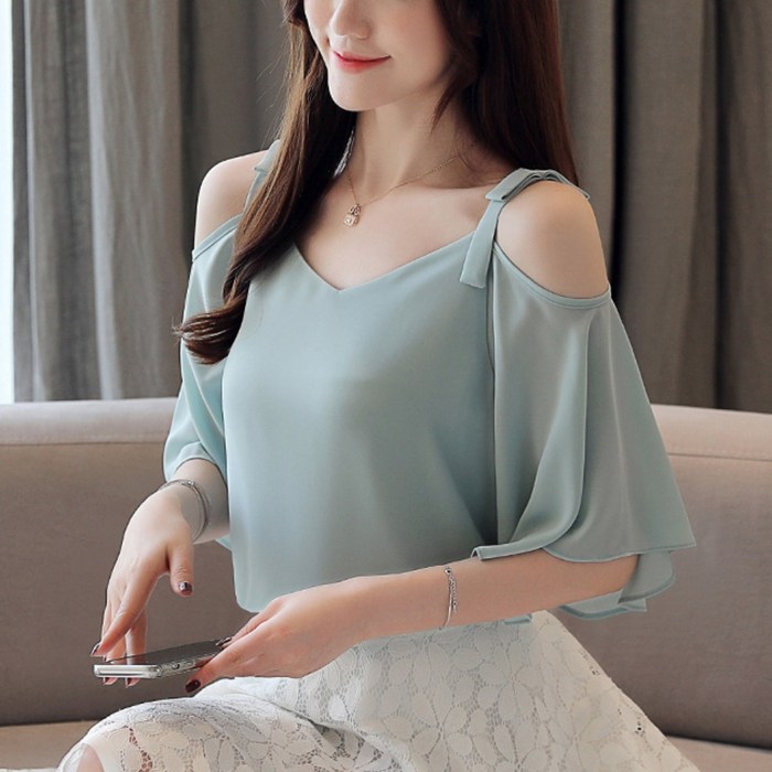 아이엠몽 여성 쉬폰 하늘하늘 오프숄더 트임 여름 편안한 무지 블라우스 대표 이미지 - 벌룬블라우스 추천
