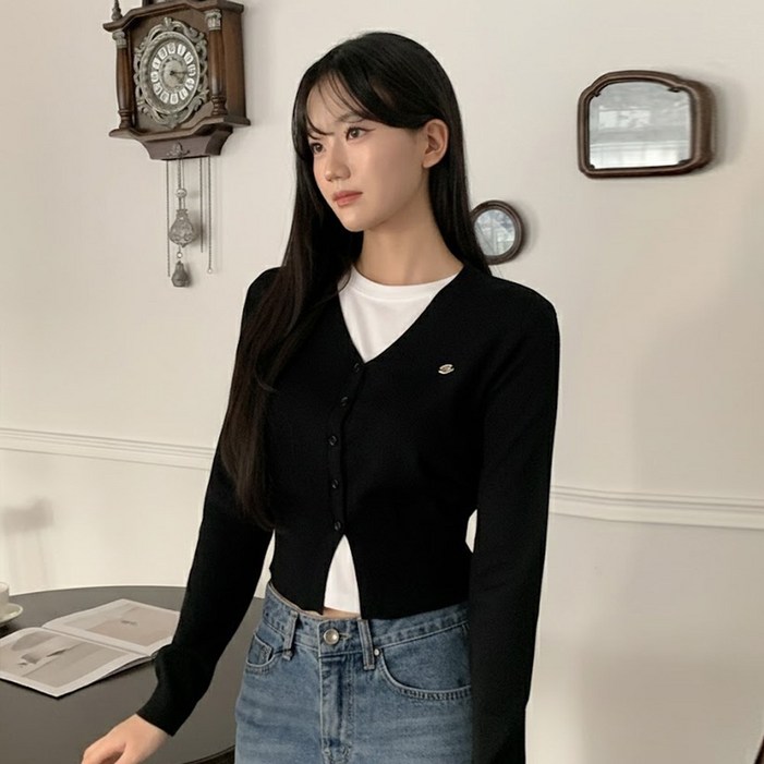 타니즈 코렌 브이넥 팬던트 긴팔 크롭 가디건