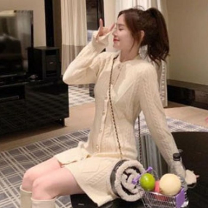 피어니스트 케이블 니트 단추 미니 원피스