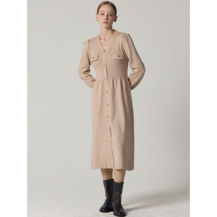 오조크 퍼프 숄더 버튼 디테일 플레어 니트 원피스 택가격 138000원