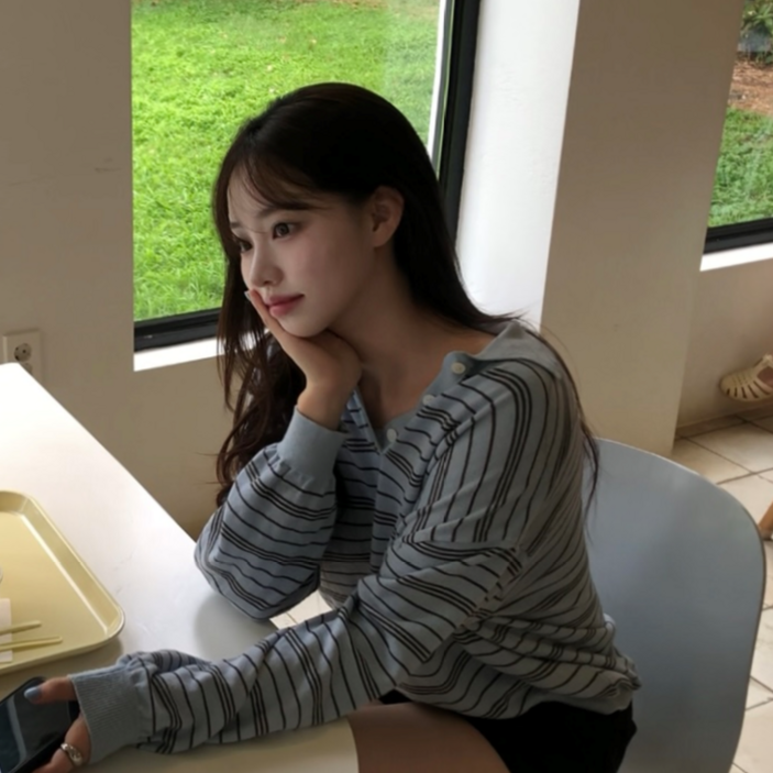 [브엘로] 여성 스트라이프 단가라 줄무늬 오버핏 카라 긴팔 티셔츠 니트 얇은 루즈핏