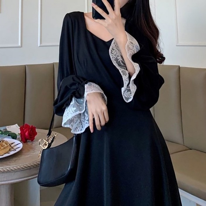 삼제태전초가을 여성 원피스 스퀘어넥 레이스스타일 스커트 뒷판 스트랩 디자인 허리 조임 슬림해 보이는 롱 원피스