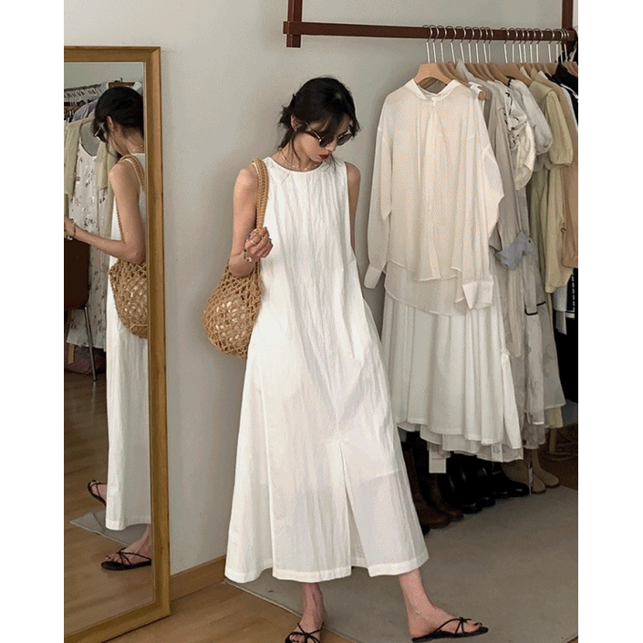 루어스룸 마들렌 라운드넥 나시 민소매 바스락 플레어 롱 원피스