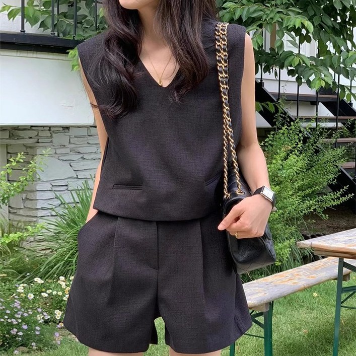 CABULE 여름 여성용 크롭 V넥 나시  핀턱 와이드 반바지 투피스 세트