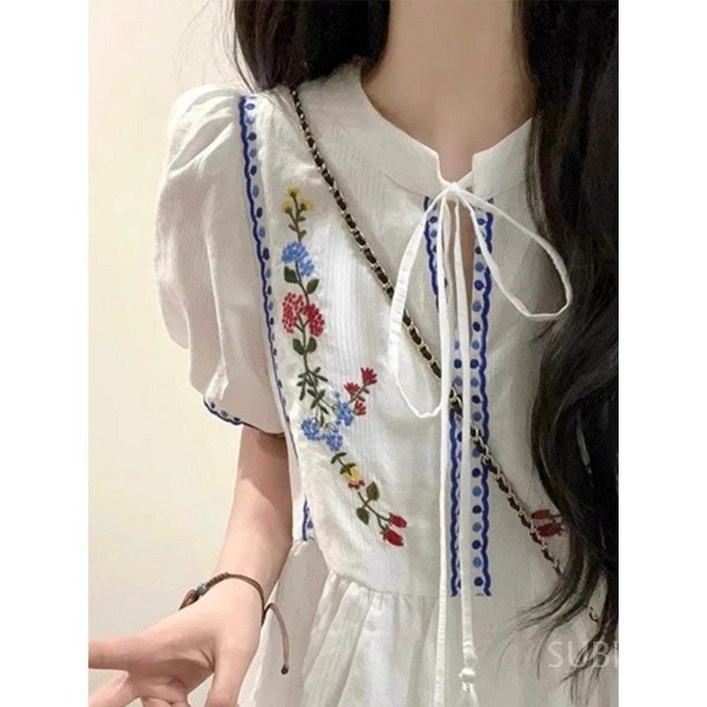 화이트 아일렛 원피스 한소희 정소민 백예린 수지 자수 안은진 강민경 태연 카리나 윈터 옷 기은세