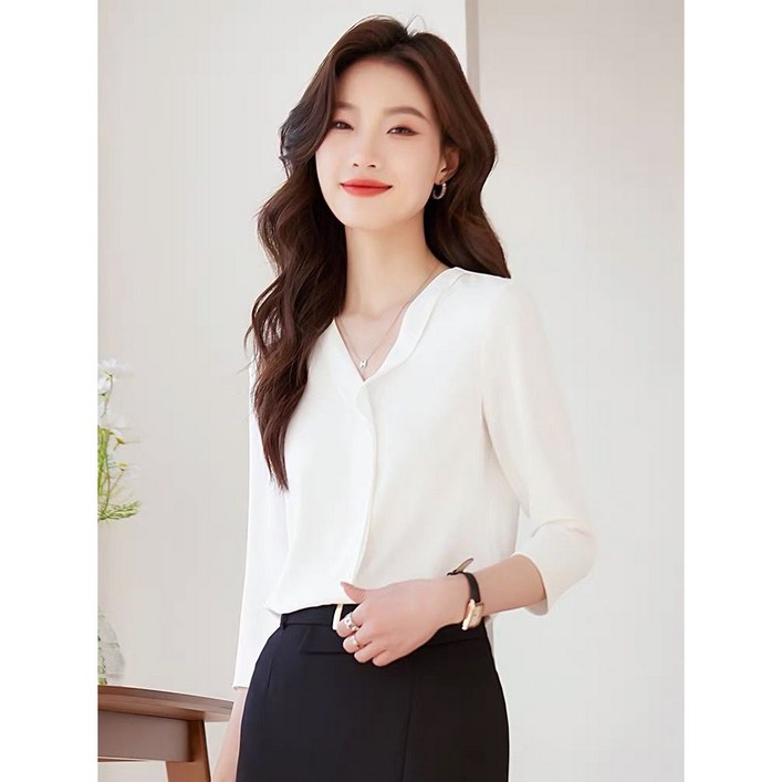 휠렉스 여성 가을 브이넥 심플 7부소매 쉬폰 블라우스 M252
