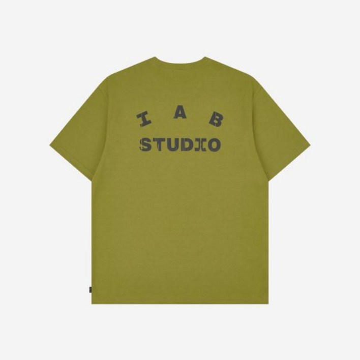 IAB Studio 아이앱 스튜디오 x D.P. 티셔츠 올리브 그린