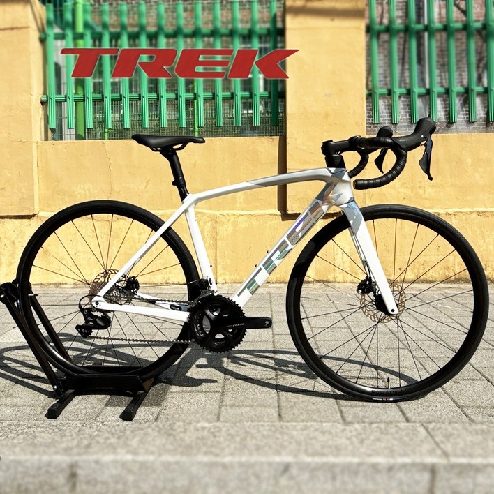 트렉 에몬다 SL4 Emonda SL4 디스크 로드 자전거 2025 트렉 에몬다 SL4 Emonda SL4 디스크 로드 자전거 2025
