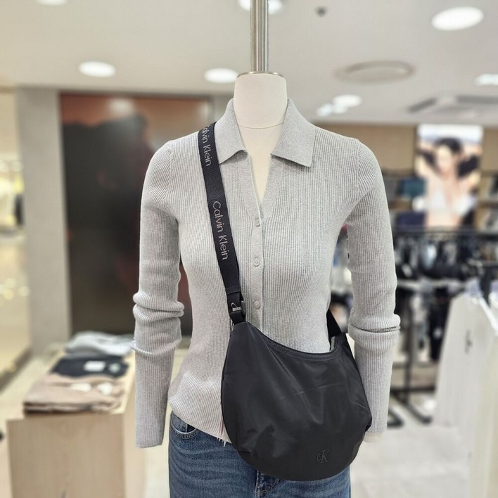 (국내 매장판) 캘빈클라인 여성 하프문 숄더백(4K3048G-UB1) 블랙