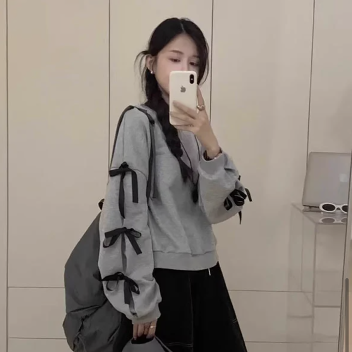 ROYALBELLE 여성 신상 디자인 루즈핏 매치 가능한 리본 라운드넥 긴팔 맨투맨 V1105128