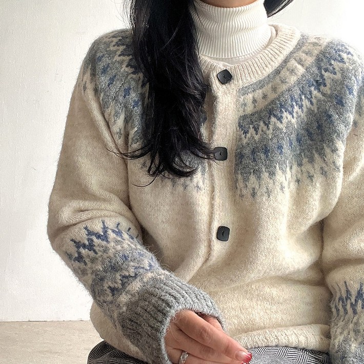 네모엔룩 스칸디아 여성용 북유럽 노르딕 패턴 배색단추 포인트 기본핏 캐주얼 라운드넥 도톰 니트 가디건
