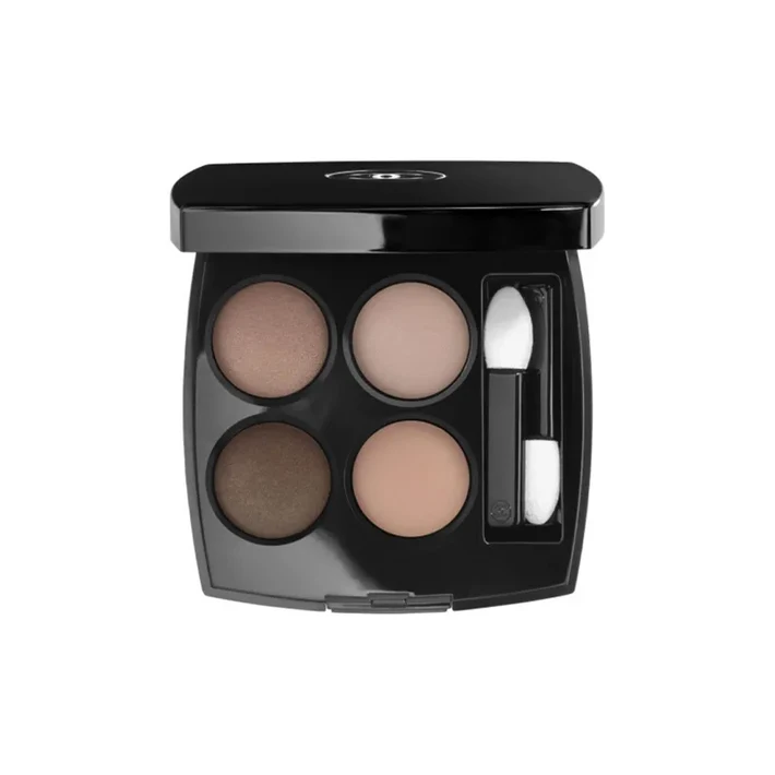 샤넬 클래식 4컬러 아이섀도우 파우더 타입  컬러 발색 쉽고 롱웨어 정착력 강한 클래식한 컬러 조합으로 다양한 눈메이크 연출