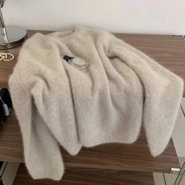 넬로넬리 애착 아이템 슬림핏 도톰 데일리 소프트 스웨터