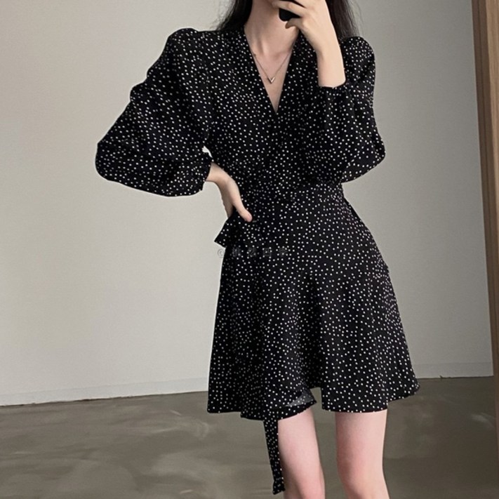 어반룩북 쉬폰 브이넥 도트 블랙 미티 원피스 어반룩북 쉬폰 브이넥 도트 블랙 미티 원피스
