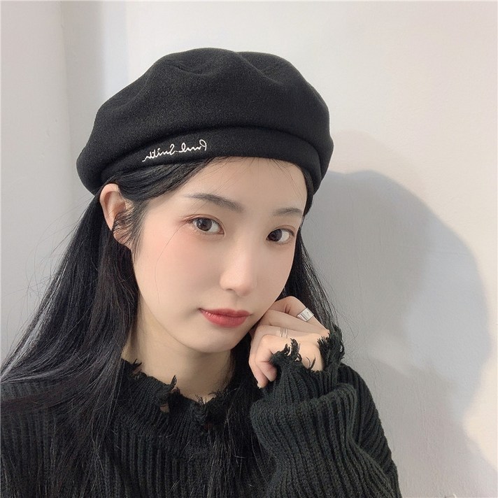 블랙 모직 자수 베레모 여성 일본 가을과 겨울 플랫 탑 영국 복고풍 화가 모자 야생 달콤한 팔각형 모자