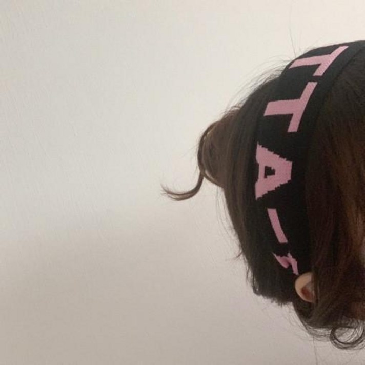 로맨틱모모 니트 레터링 핑크 블랙 헤어밴드 편한 머리띠