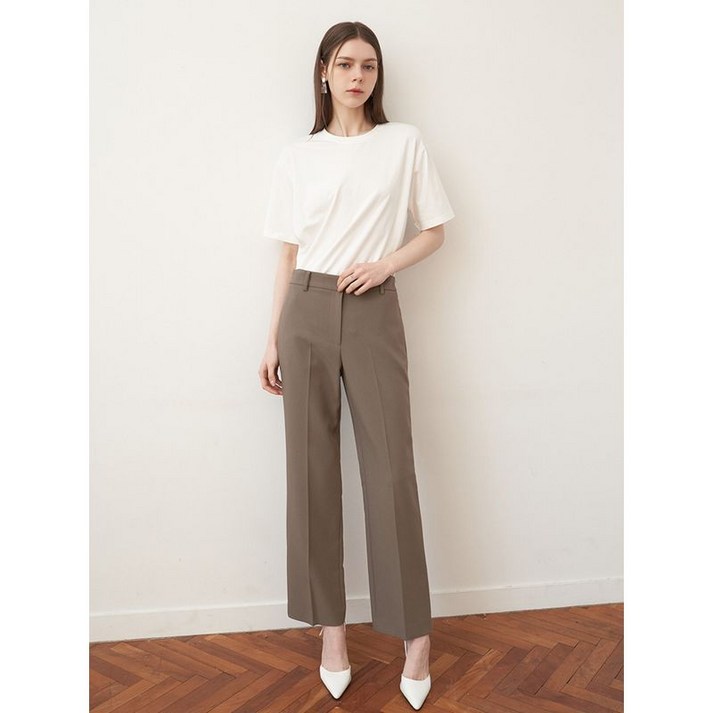 LIST 프리미엄소재 데일리 스트레이트 팬츠 택가격 178000원 LIST 프리미엄소재 데일리 스트레이트 팬츠 택가격 178000원