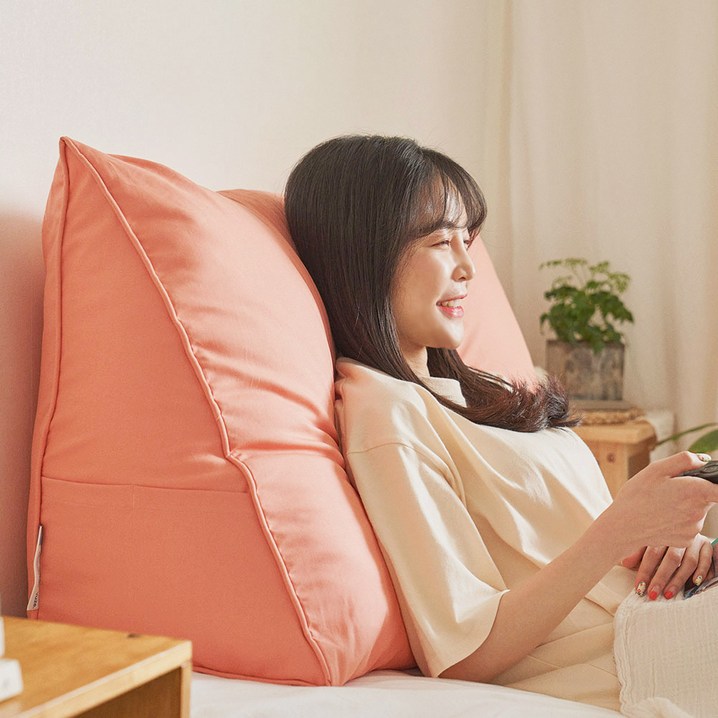 삼각 등받이 쿠션