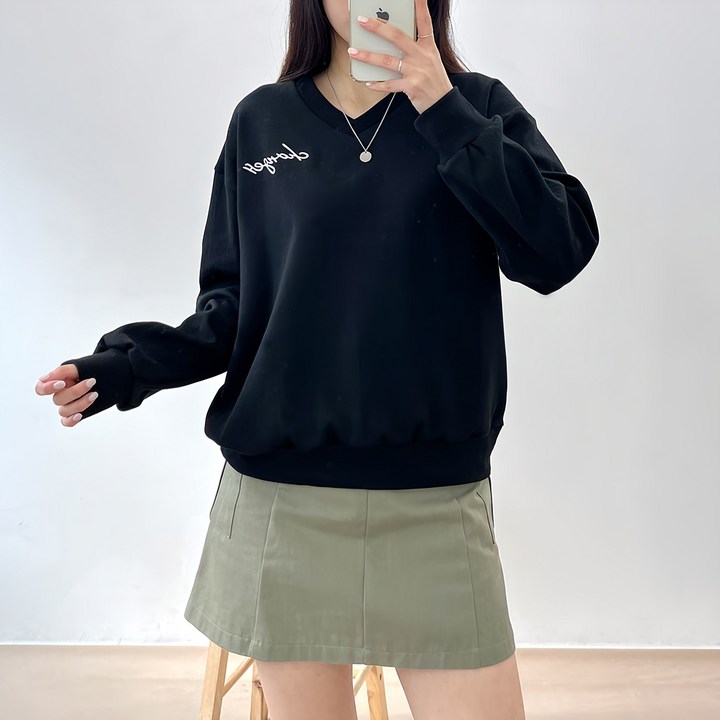 걸즈팩토리 여성용 자수레터브이넥 맨투맨티셔츠 국내제작 걸즈팩토리 여성용 자수레터브이넥 맨투맨티셔츠 국내제작