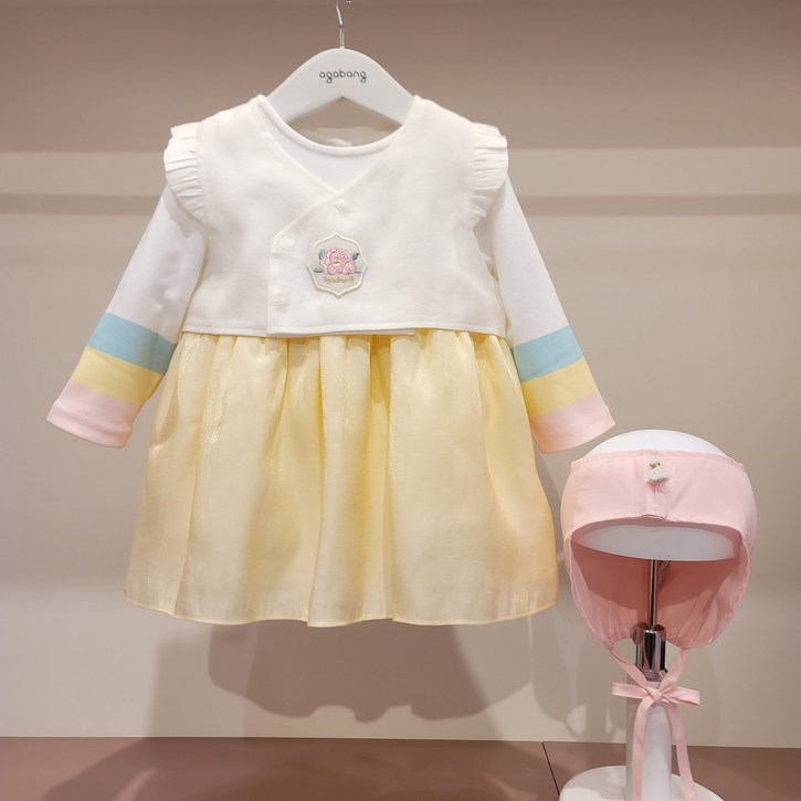 아가방강남점 사랑스러운 컬러감의 한복 바디수트 소매의 나염이 색동저고리 느낌에 바디수트 모자세트