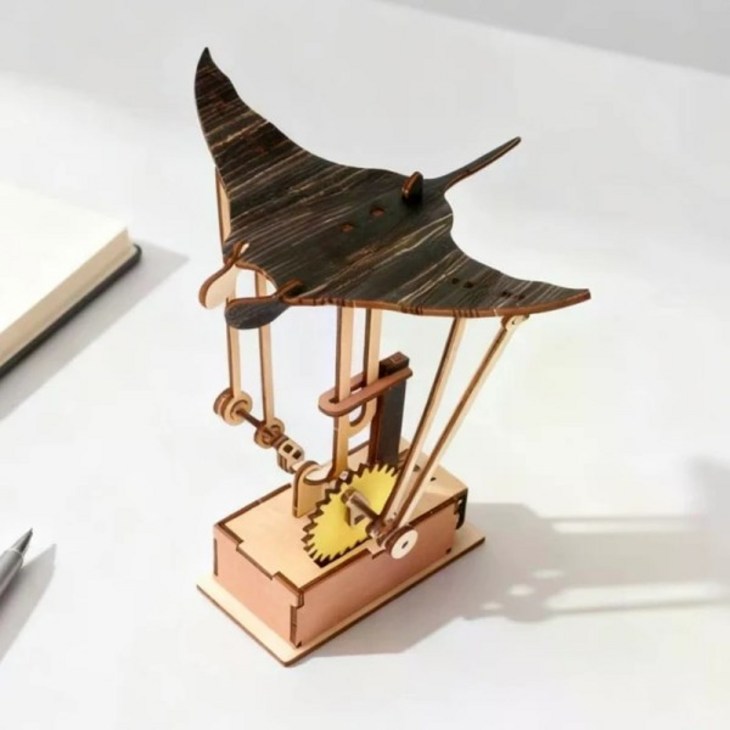 장인의 목조 만타레이 자동 장치 작고 섬세한 장식품