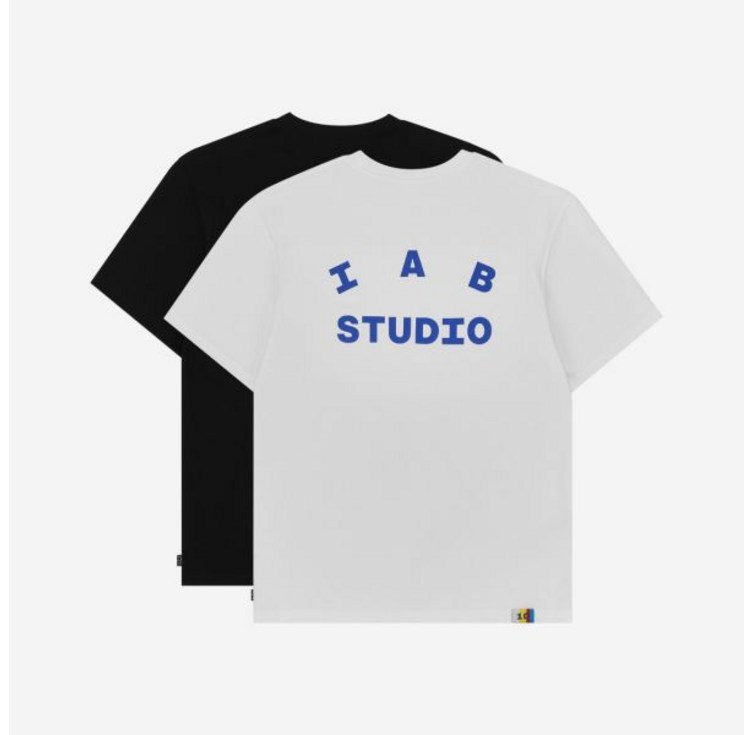 IAB Studio 앱 스튜디오 반팔티 남자 여자 상의 10주년 티셔츠 팩 화이트  블랙 2개입 10th Anniversary TShirts Pack White Black