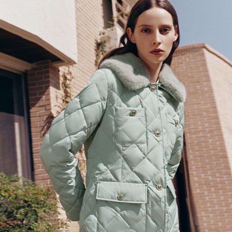 최저가  칼라거펠트 23FW 퀼티드 구스다운 코트